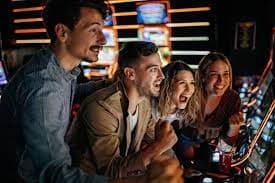 Antarmuka permainan kasino langsung Spadegaming dengan dealer profesional